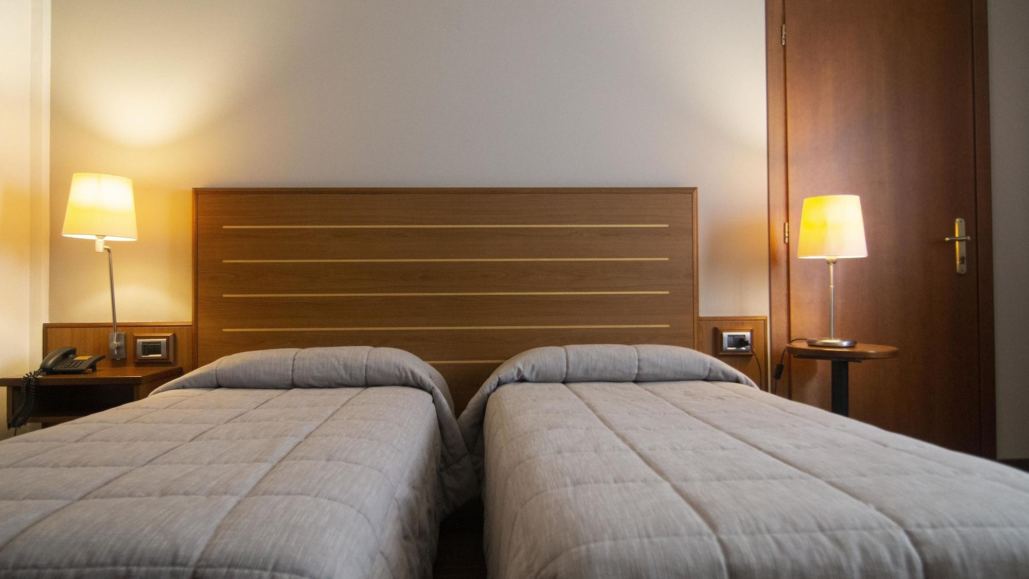 B&B Hotel Cuneo Cristal Экстерьер фото